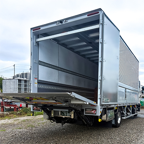 MUトランス車両紹介 格納ゲートにチルト機能搭載 全車ラッシングレール2段以上